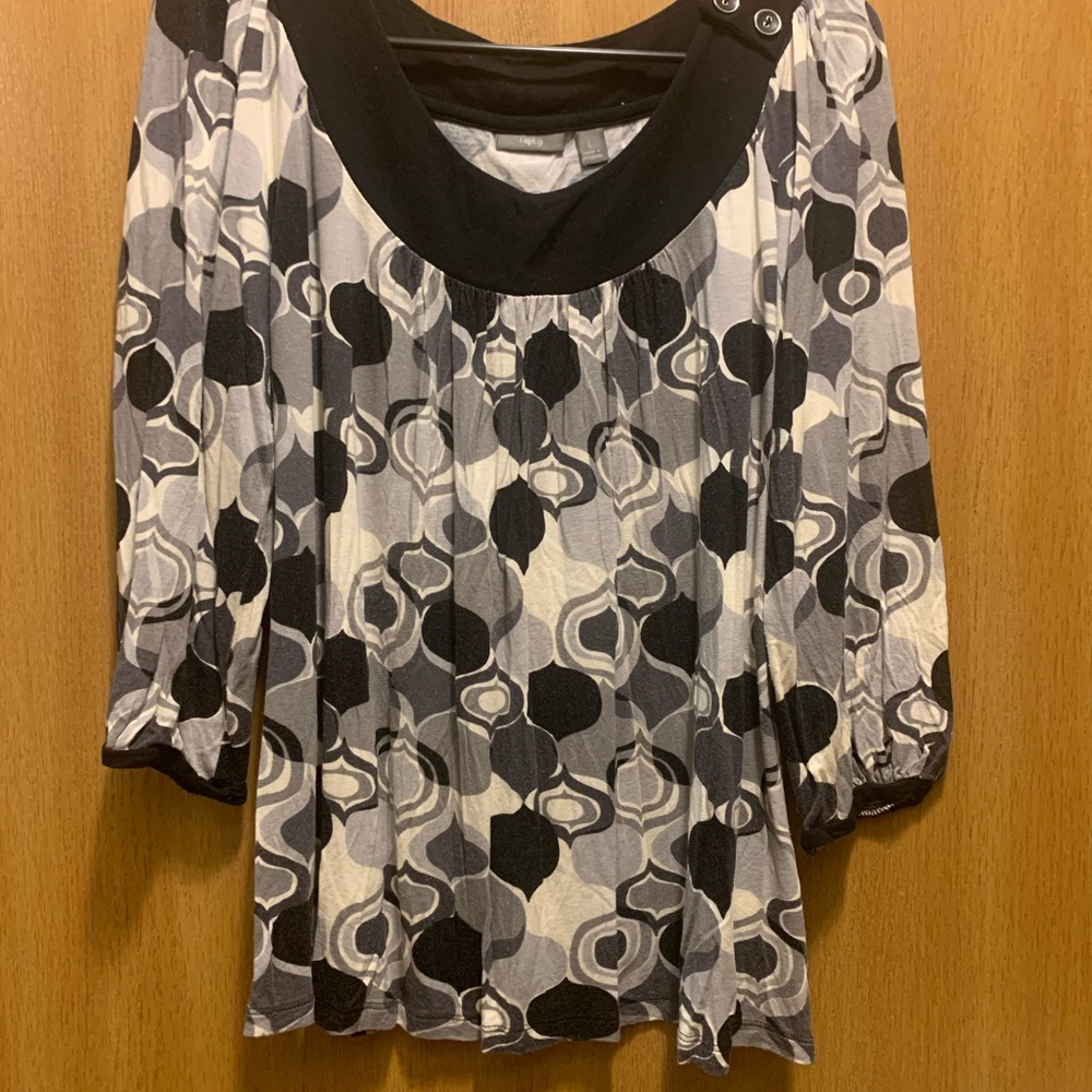 Apt 9 —3/4 sleeve Geometric Pattern Shirt
